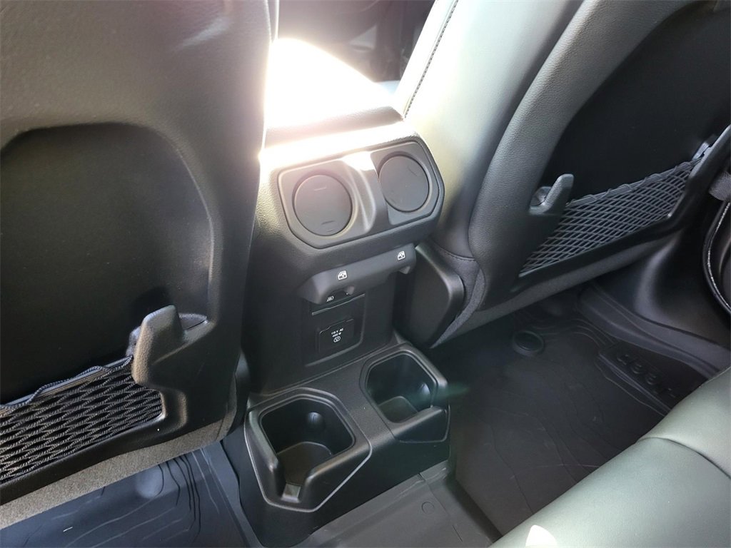 Used 2025 Jeep Gladiator Rubicon w/ Convenience Group image 14