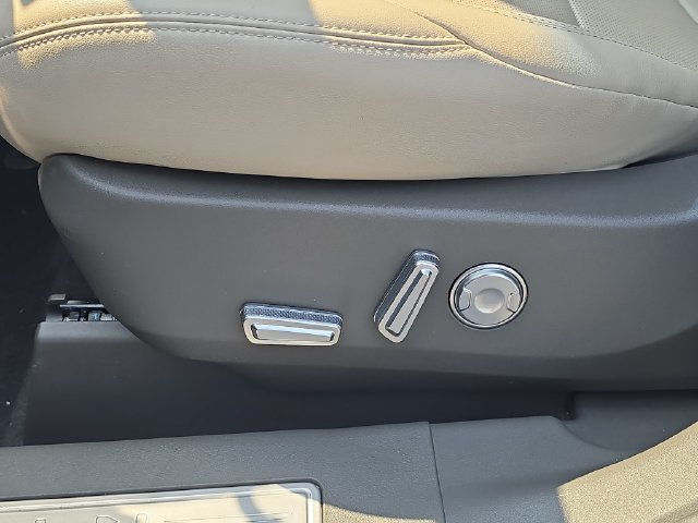 Certified 2024 Lincoln Nautilus Premier AWD/4WD image 6