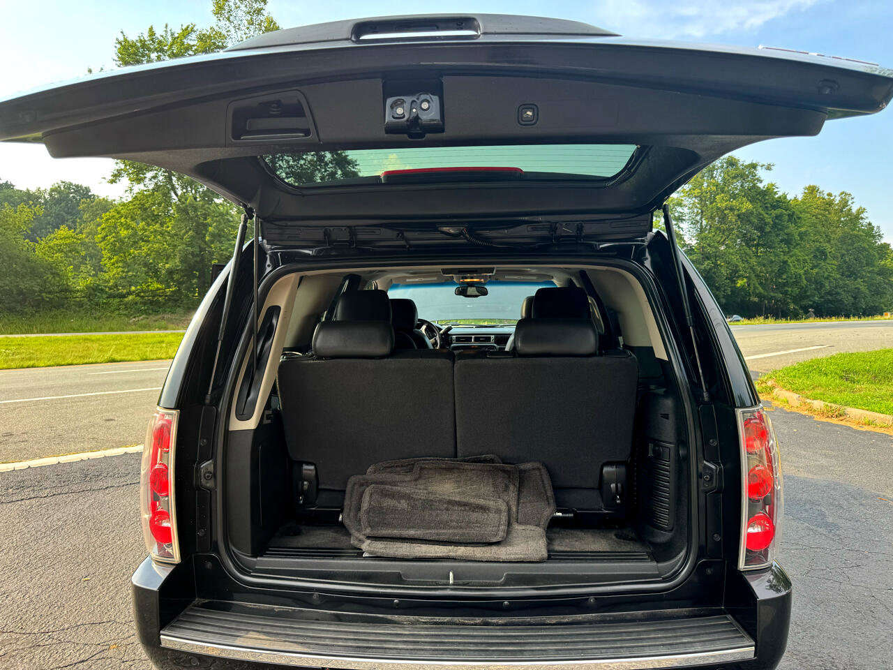 Used 2012 GMC Yukon Denali image 28