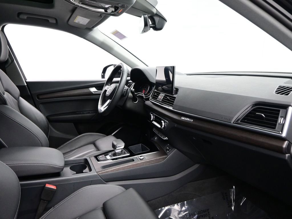 Used 2024 Audi Q5 2.0T Premium w/ Convenience Package image 12