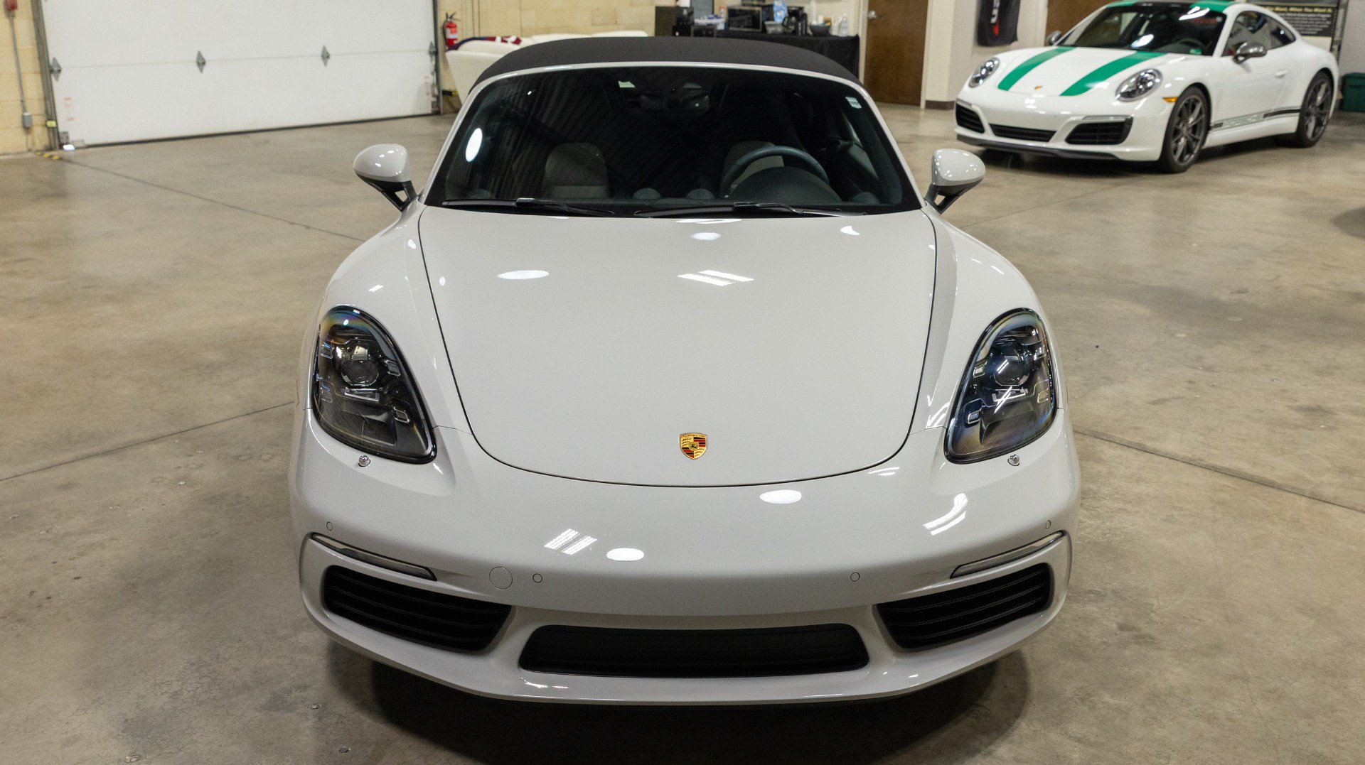 Used 2021 Porsche 718 Boxster RWD image 11