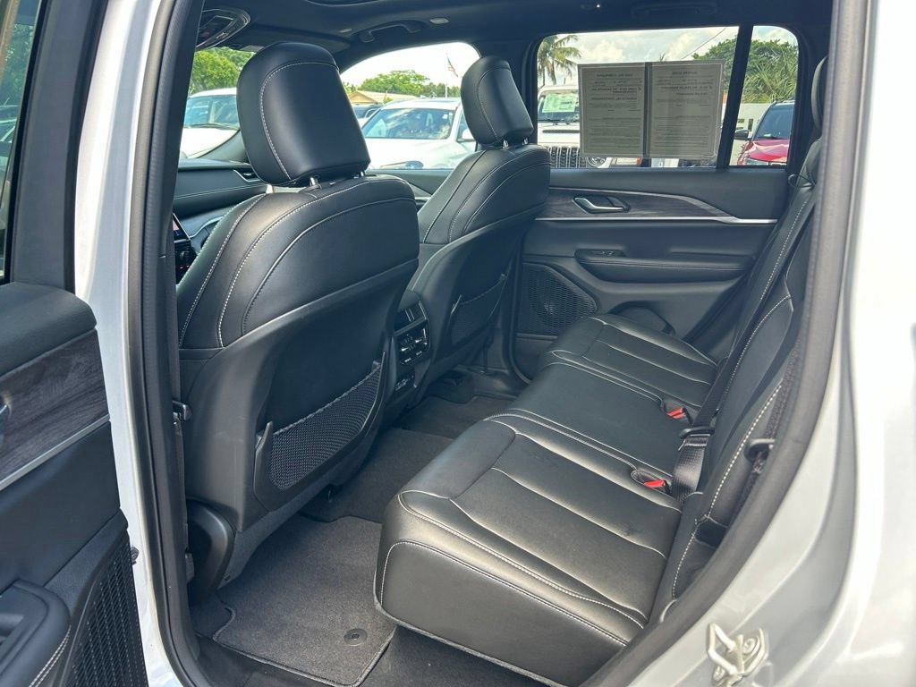 Certified 2024 Jeep Grand Cherokee Limited RWD image 32