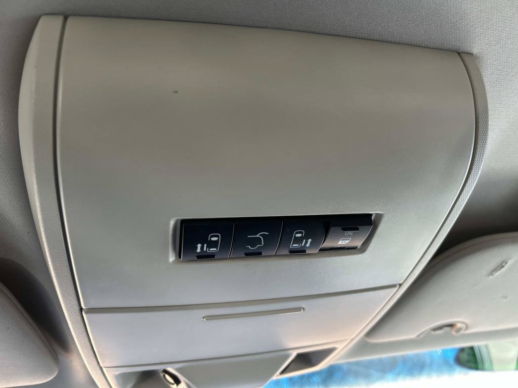 Used 2015 Chrysler Town & Country Touring FWD image 33