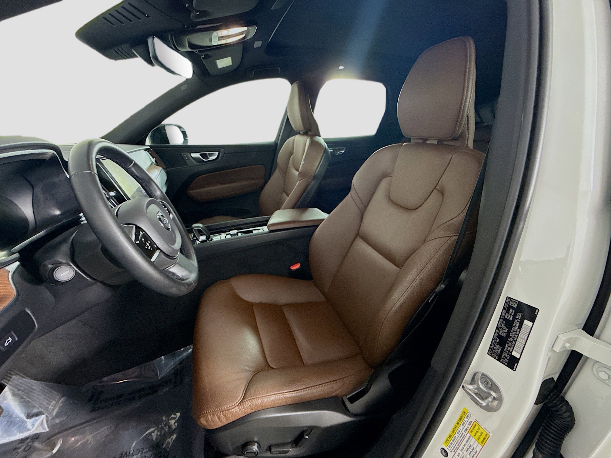 Used 2024 Volvo XC60 B5 Plus image 22