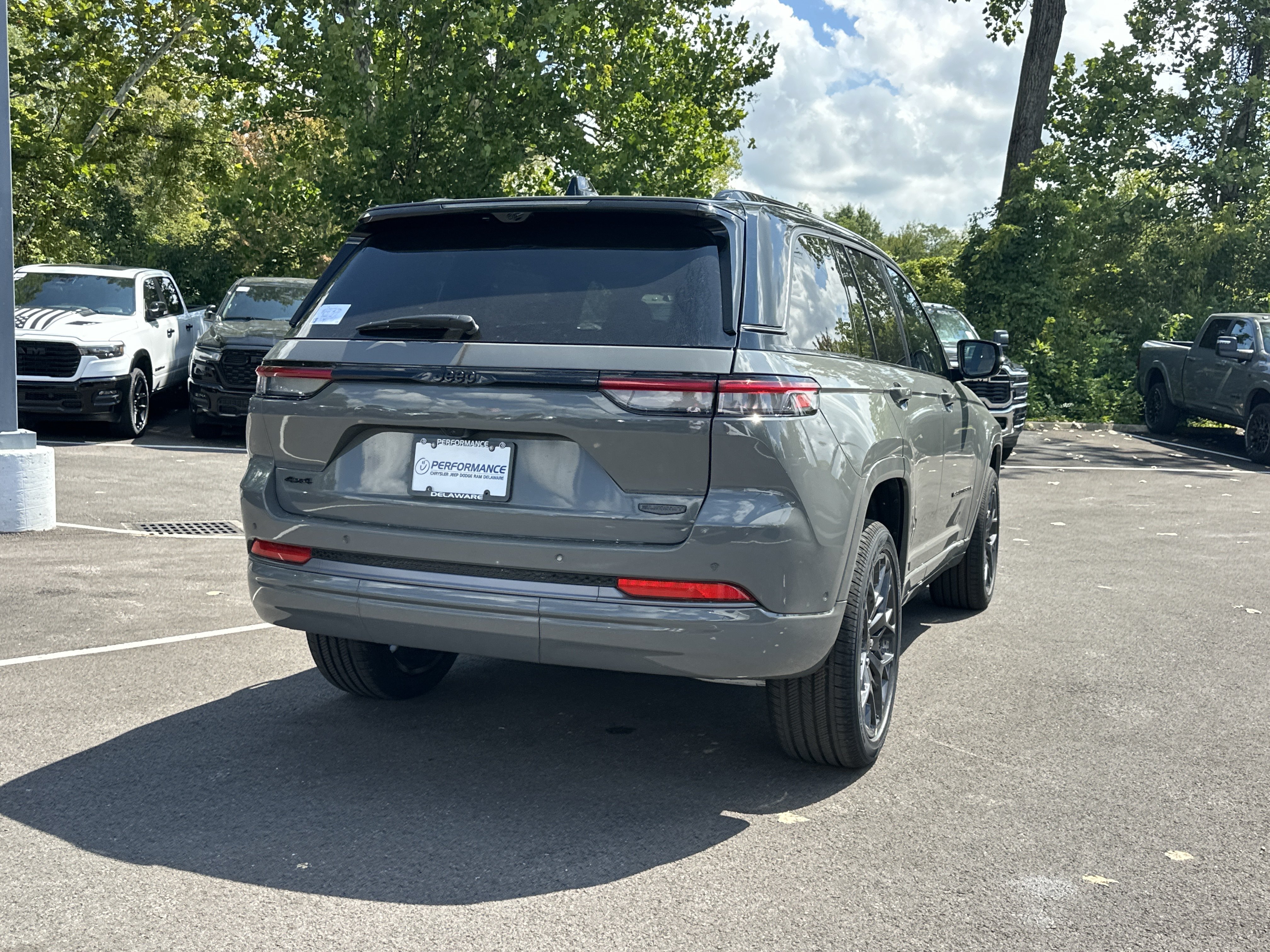 New 2027 Jeep Grand Cherokee Summit AWD/4WD image 18