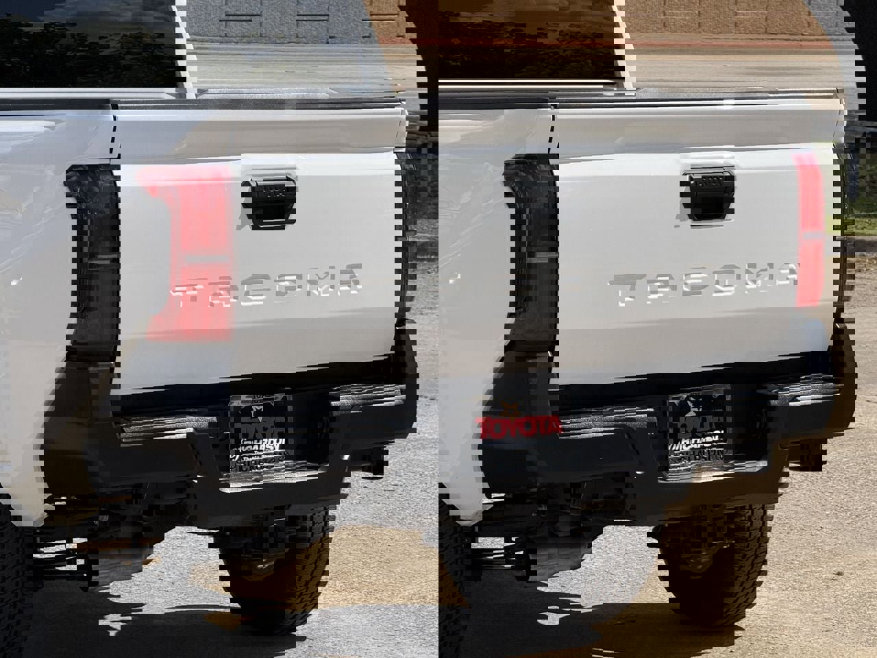 Used 2025 Toyota Tacoma SR image 6