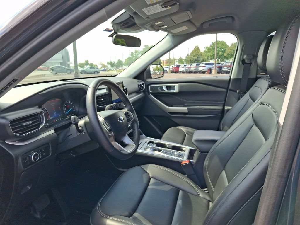 Used 2024 Ford Explorer XLT w/ Equipment Group 202A AWD/4WD image 4