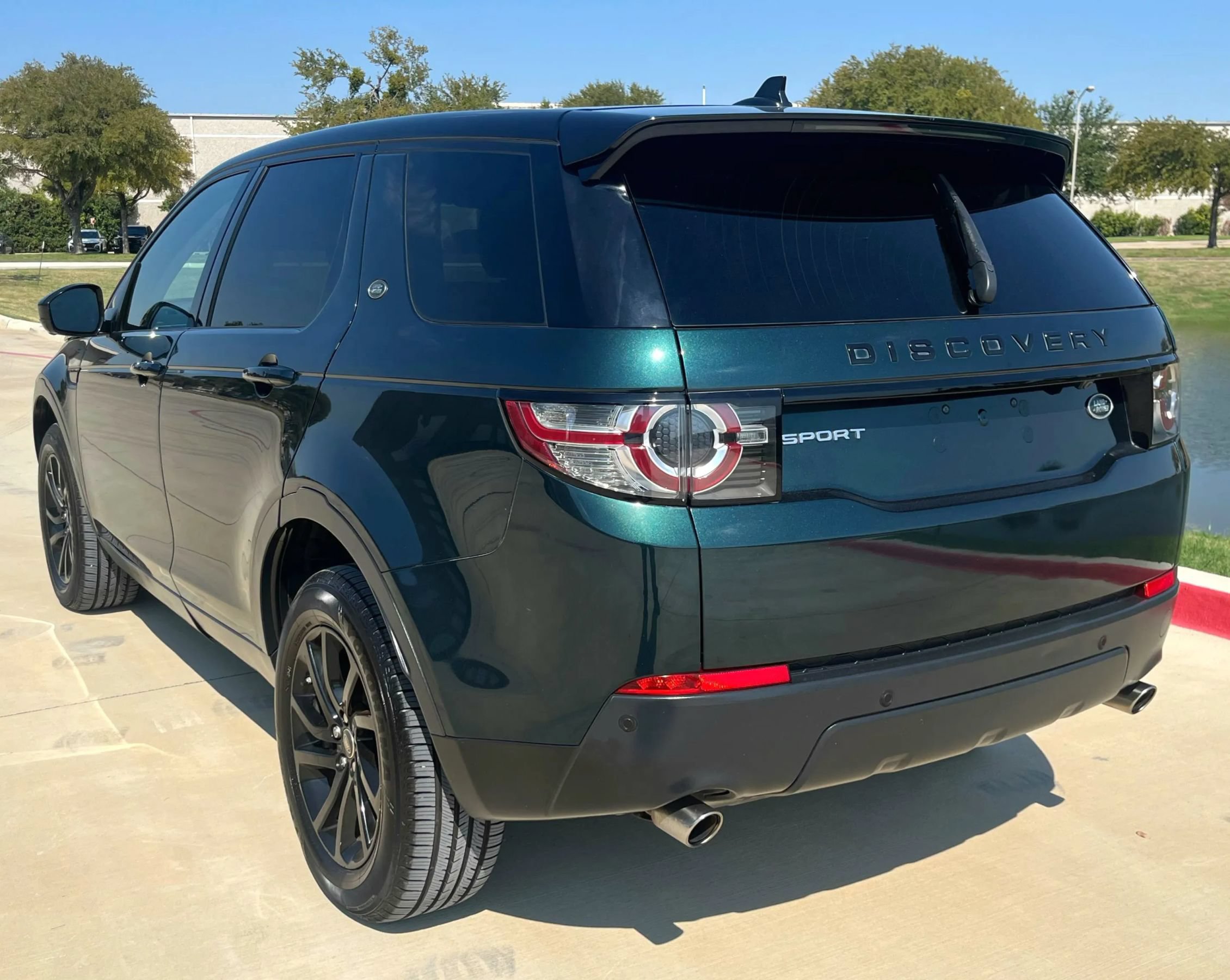 Used 2016 Land Rover Discovery Sport HSE AWD/4WD image 6