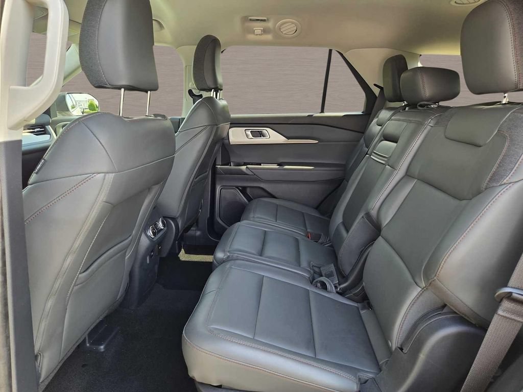 Used 2025 Ford Explorer Active w/ Active Comfort Package AWD/4WD image 14