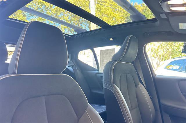 Certified 2024 Volvo XC40 Recharge Ultimate w/ Protection Package Premier image 18