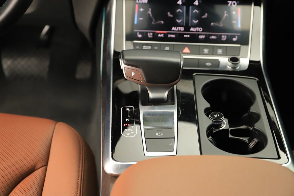 Used 2019 Audi Q8 Premium Plus w/ Premium Plus AWD/4WD image 18