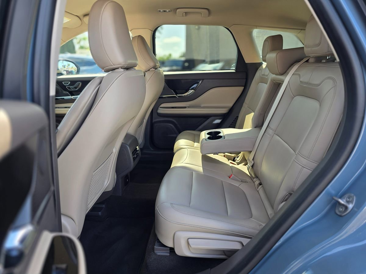 Used 2023 Lincoln Corsair FWD w/ Rear Removable Package Tray image 18