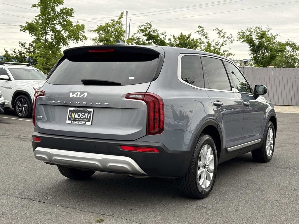 Used 2022 Kia Telluride LX AWD/4WD image 3