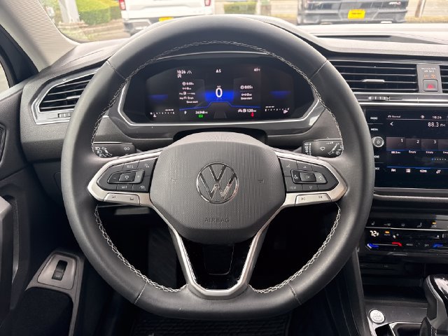 Used 2024 Volkswagen Tiguan SE AWD/4WD image 22