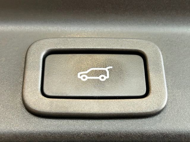 Used 2020 Jaguar F-PACE Checkered Flag image 38