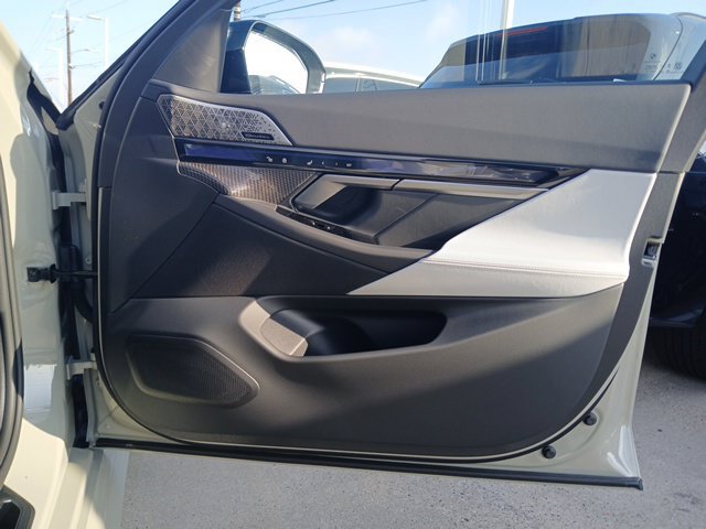New 2027 BMW M5 w/ Executive Package AWD/4WD image 18