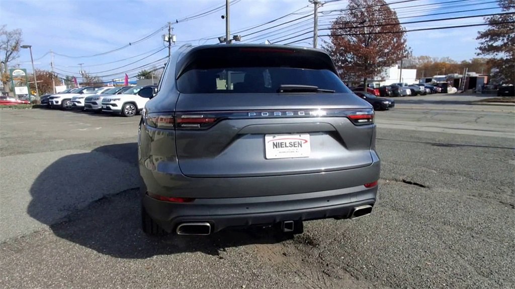 Used 2023 Porsche Cayenne Platinum Edition image 7