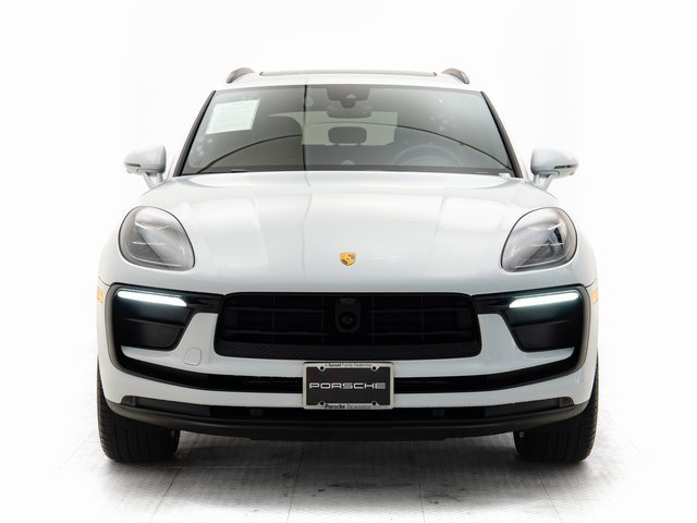 Certified 2025 Porsche Macan image 31