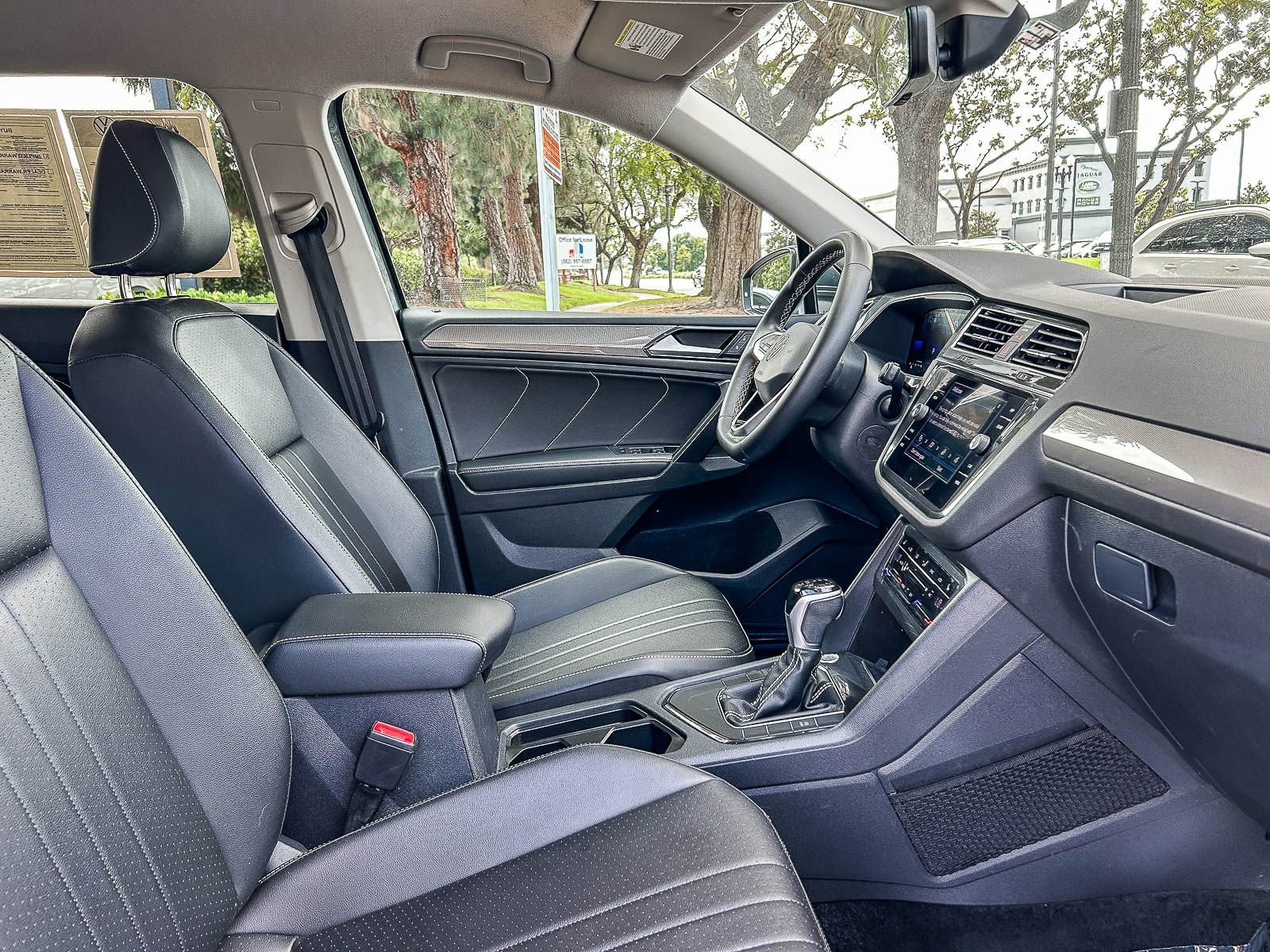 Used 2023 Volkswagen Tiguan SE FWD image 17