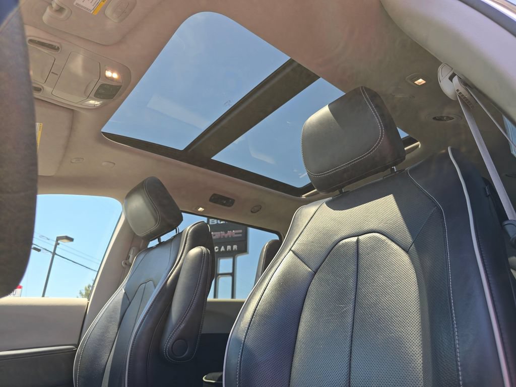 Used 2023 Chrysler Pacifica Limited FWD image 23