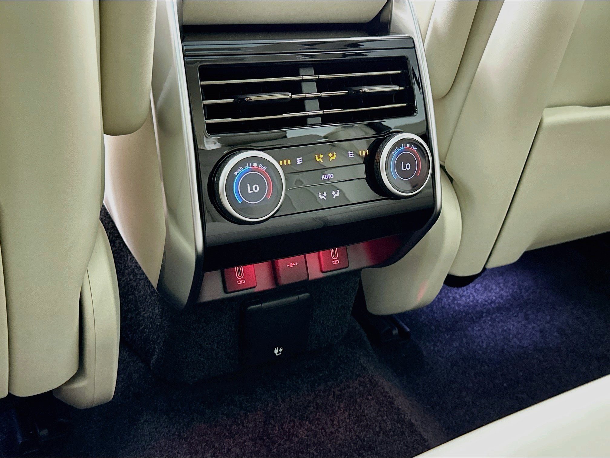 New 2027 Land Rover Range Rover SE AWD/4WD image 23
