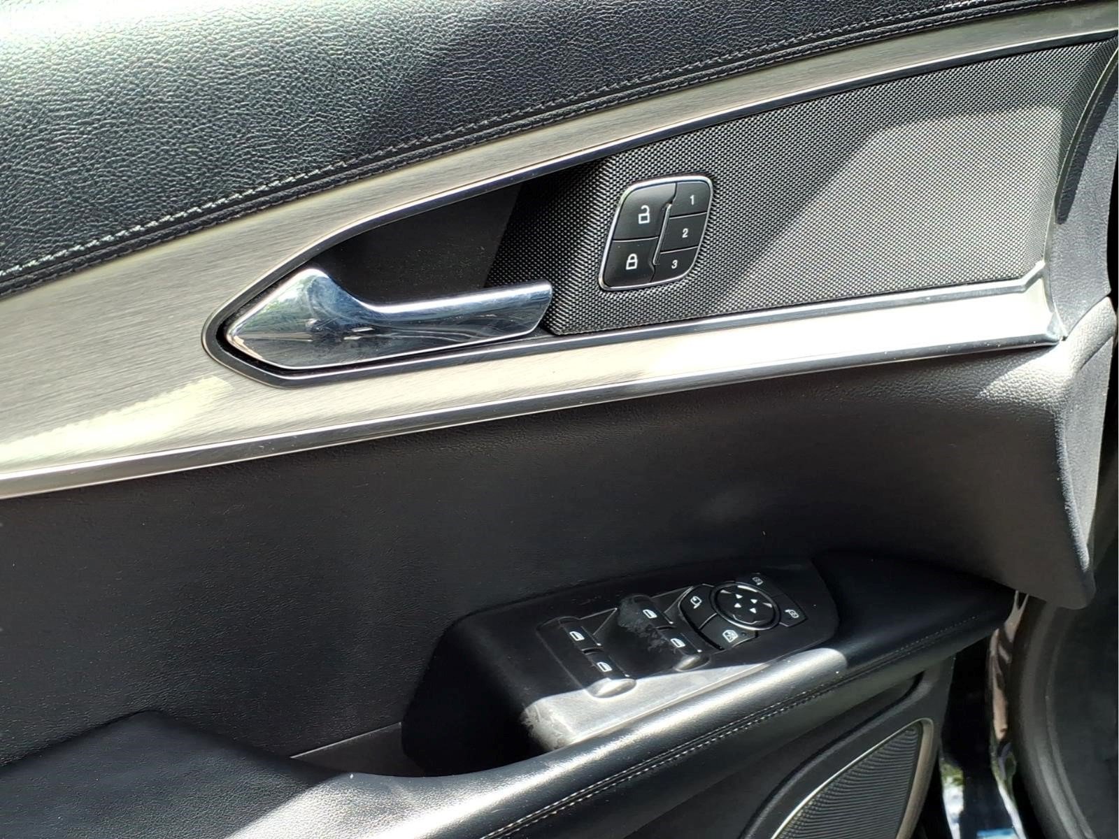 Used 2019 Lincoln Nautilus Premier AWD/4WD image 14