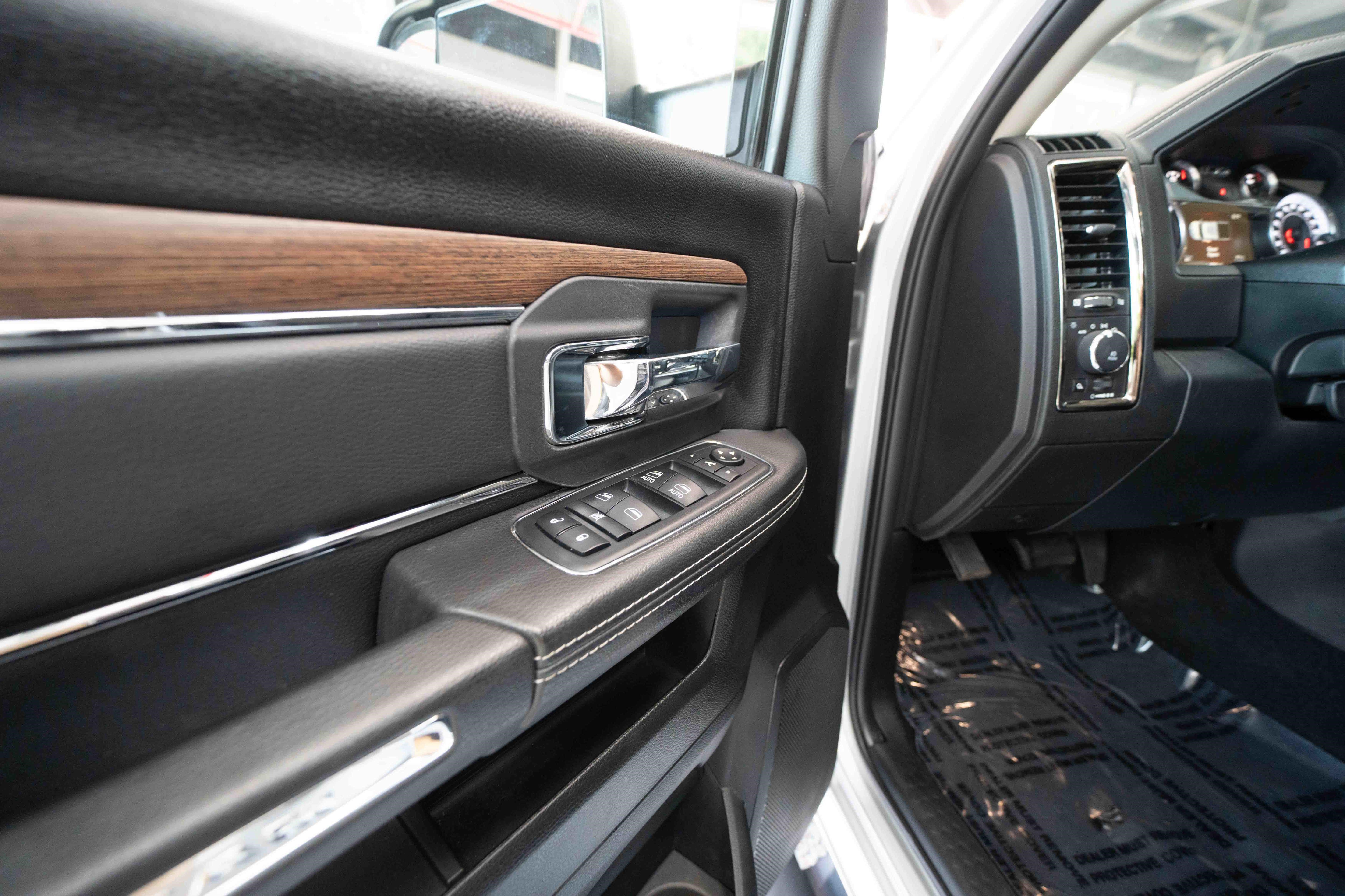Used 2018 RAM 2500 Laramie w/ Sport Appearance Group AWD/4WD image 7