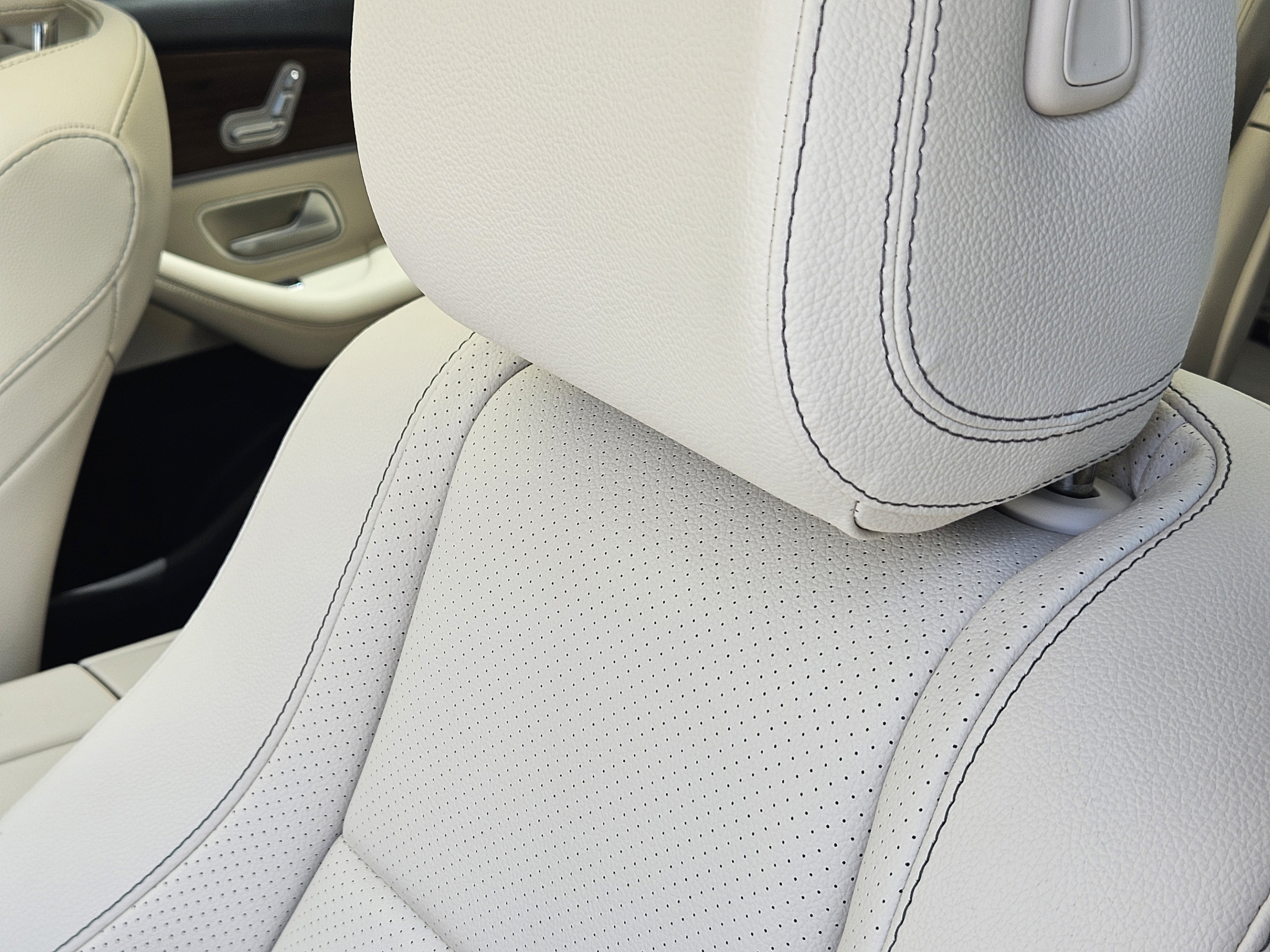 Certified 2021 Mercedes-Benz GLS 450 4MATIC image 7