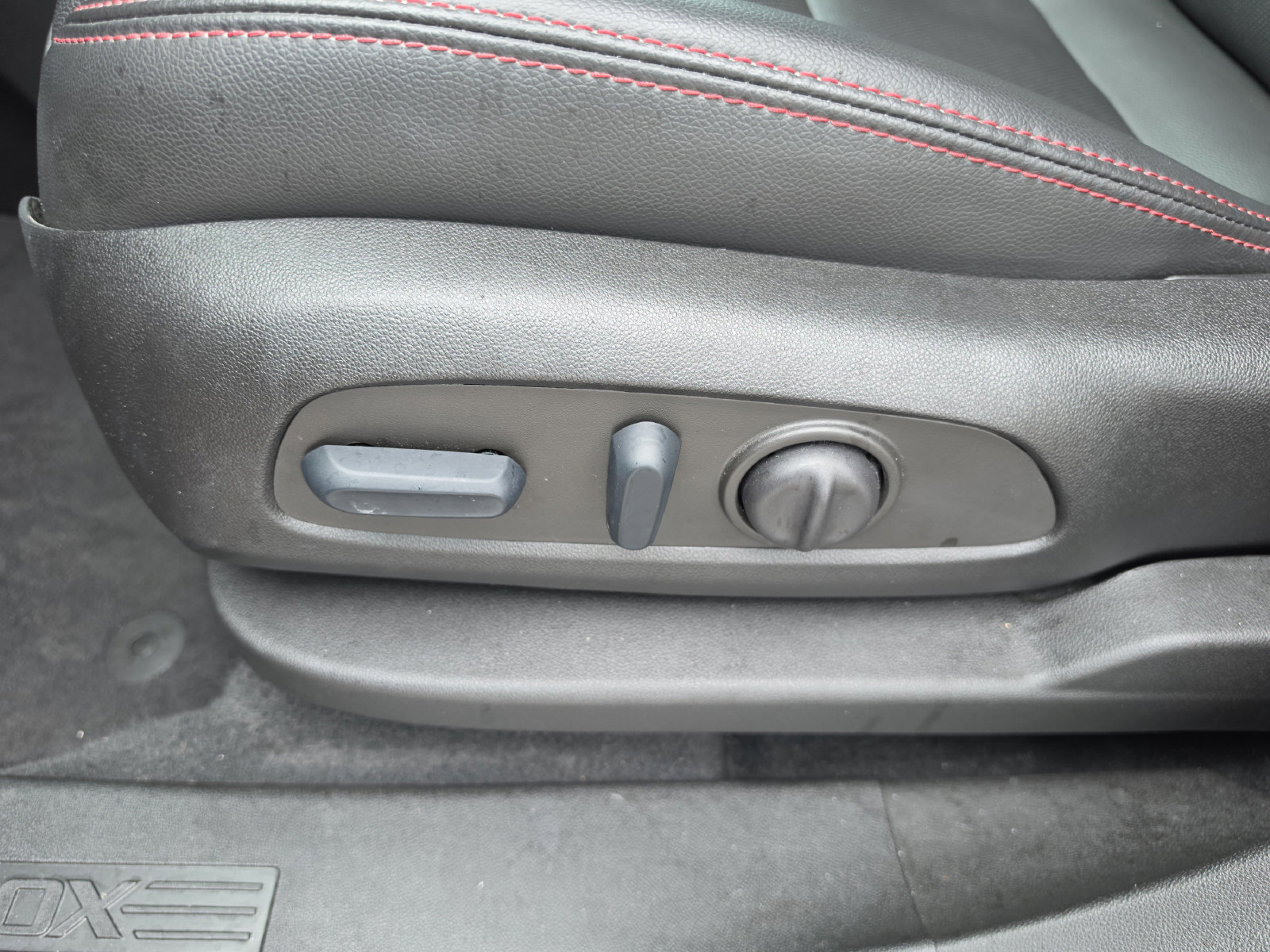 Used 2022 Chevrolet Equinox RS w/ RS Leather Package FWD image 26