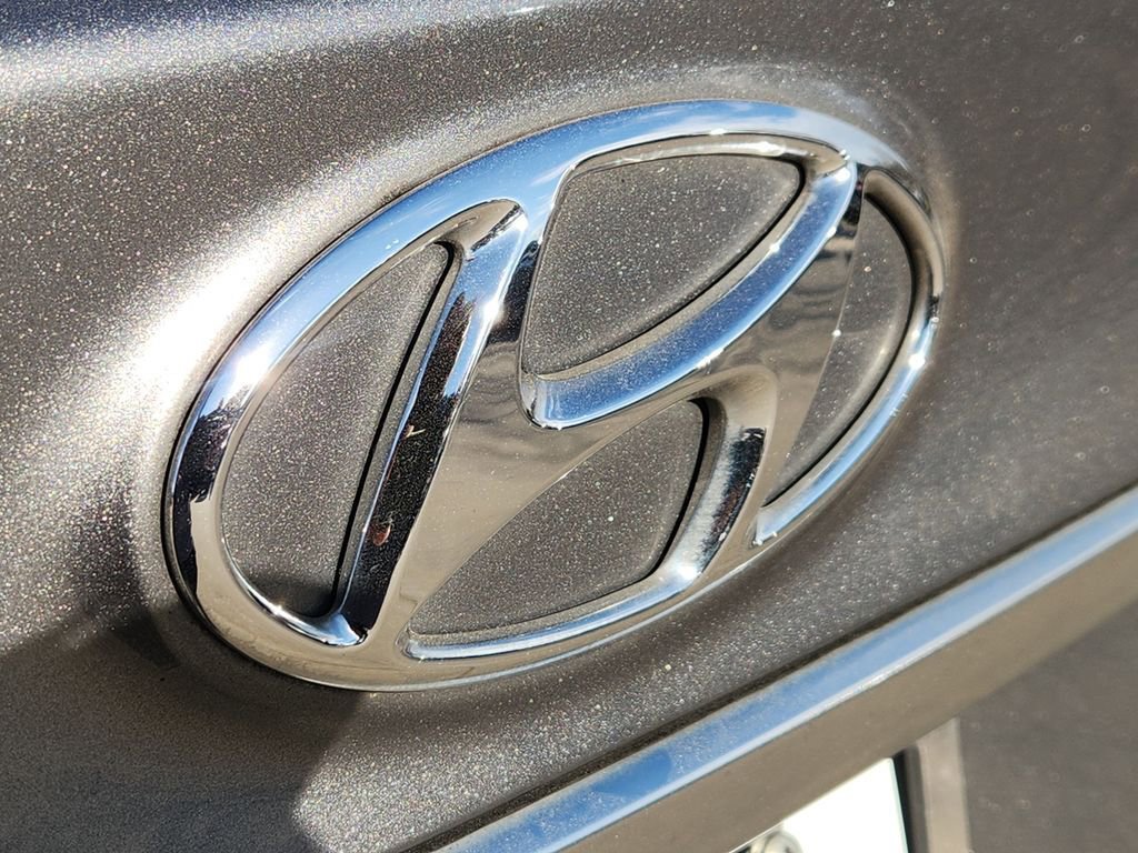 Used 2019 Hyundai Santa Fe SEL image 11