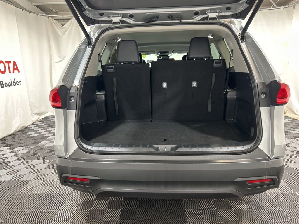 Used 2025 Toyota Grand Highlander AWD image 16