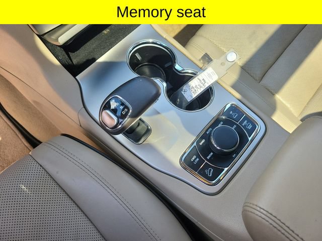 Used 2015 Jeep Grand Cherokee Overland AWD/4WD image 19