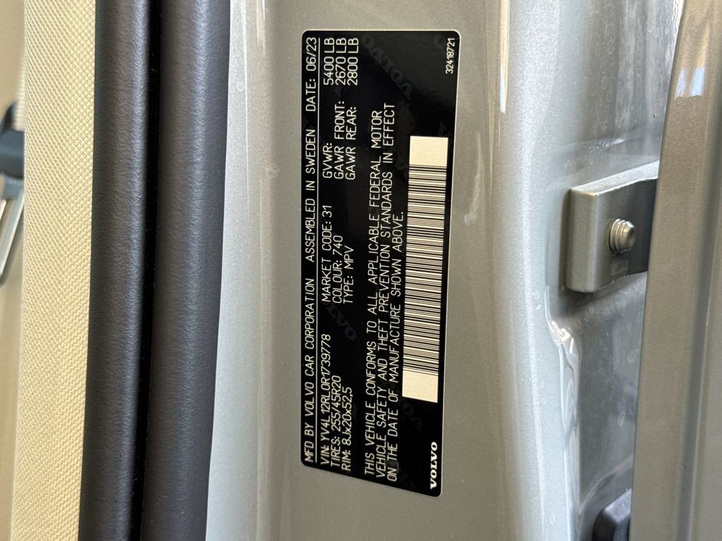 Certified 2024 Volvo XC60 B5 Plus w/ Protection Package Premier image 28