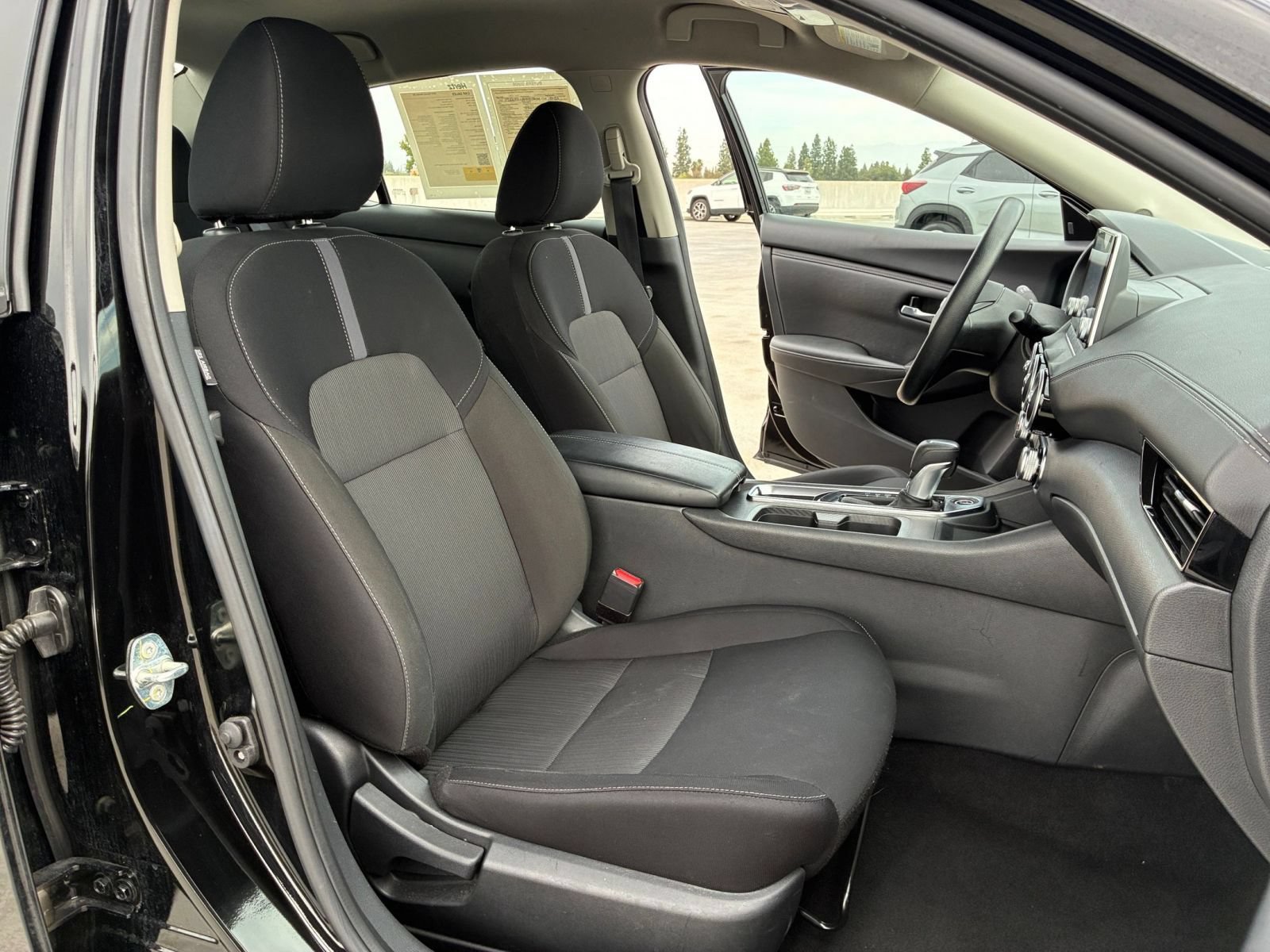 Used 2025 Nissan Sentra SV FWD image 33