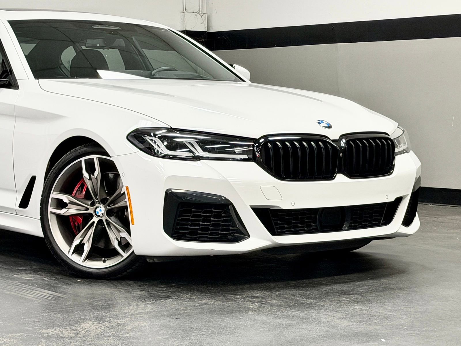 Used 2023 BMW M550i xDrive w/ Executive Package AWD/4WD image 3