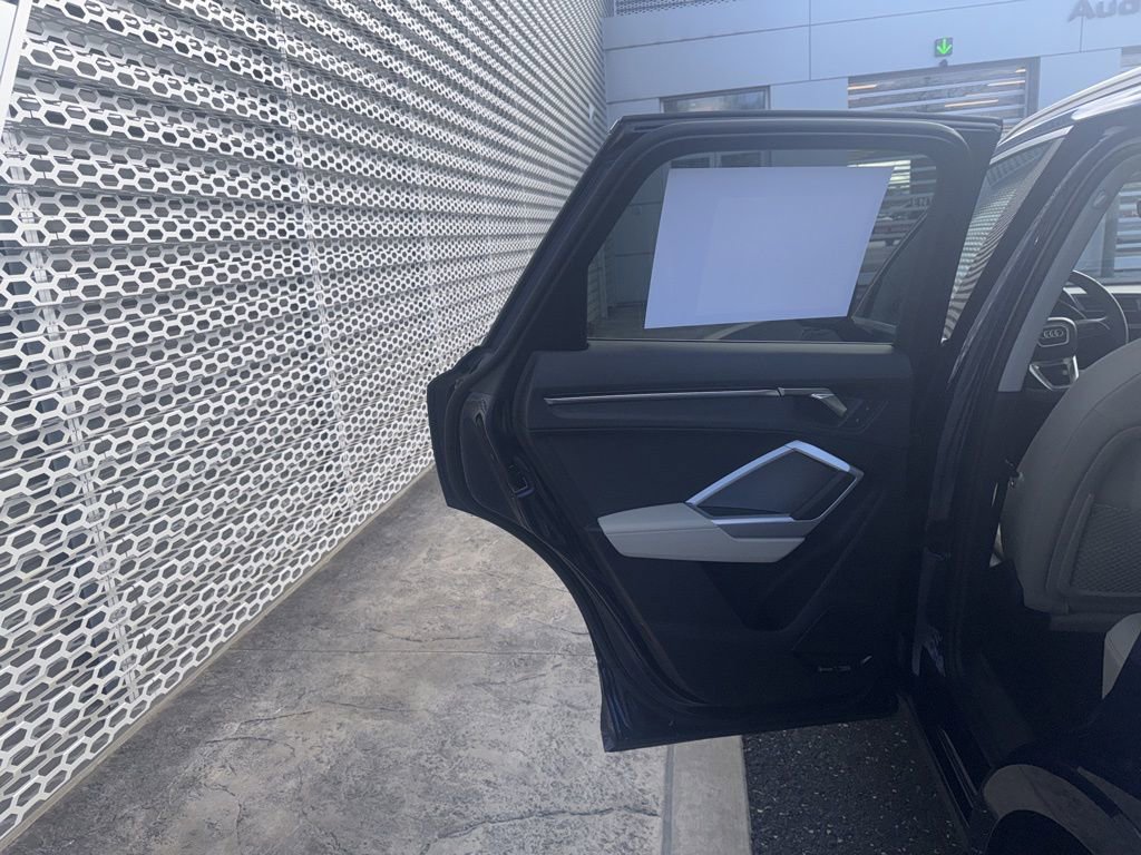 Certified 2025 Audi Q3 2.0T Premium Plus w/ Premium Plus Package AWD/4WD image 18