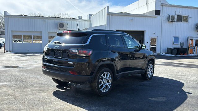 Certified 2023 Jeep Compass Latitude w/ Sun and Sound Group AWD/4WD image 6