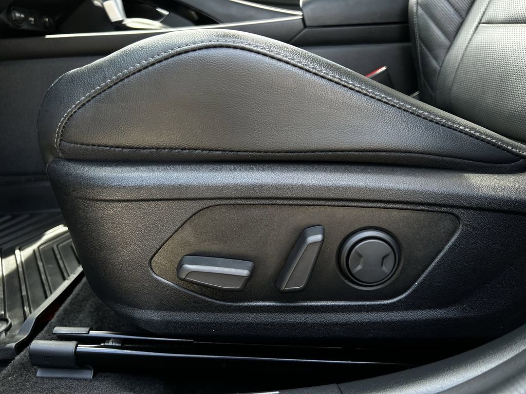 Used 2023 Hyundai Elantra Limited FWD image 29