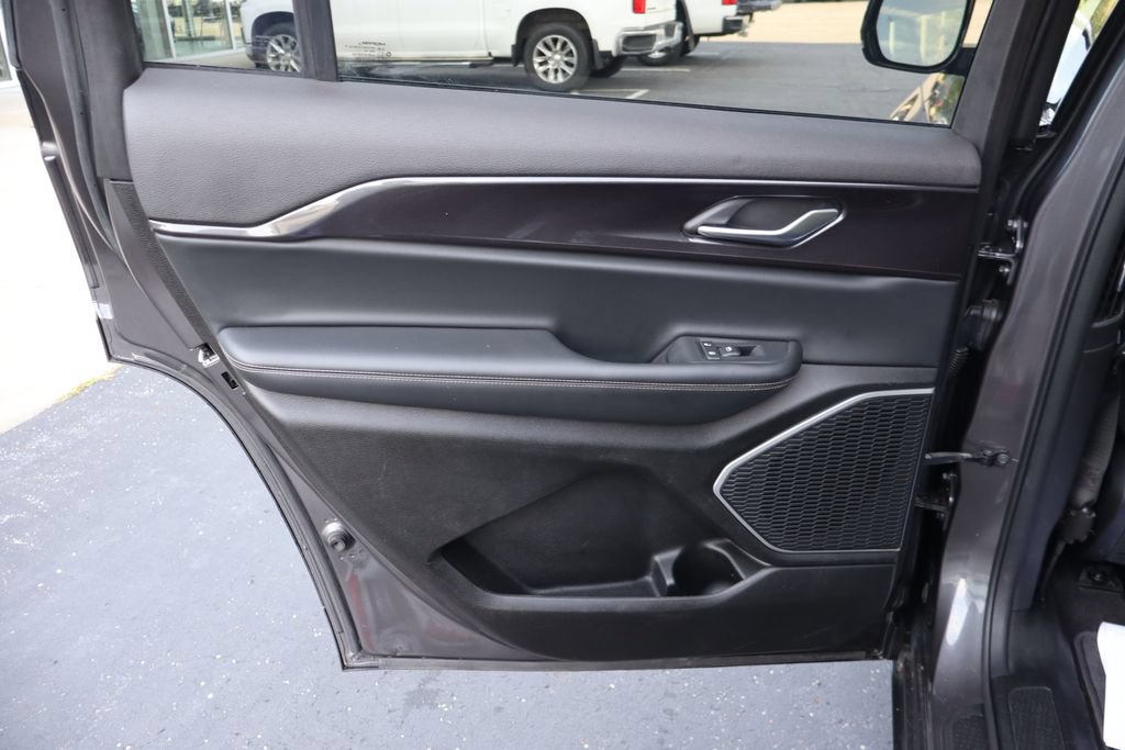 Used 2021 Jeep Grand Cherokee L Laredo AWD/4WD image 29