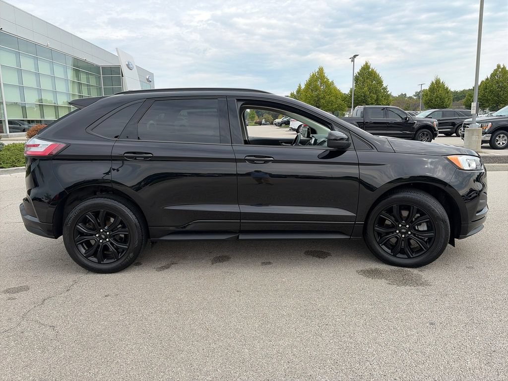 Used 2024 Ford Edge SE w/ Black Appearance Package AWD/4WD image 8