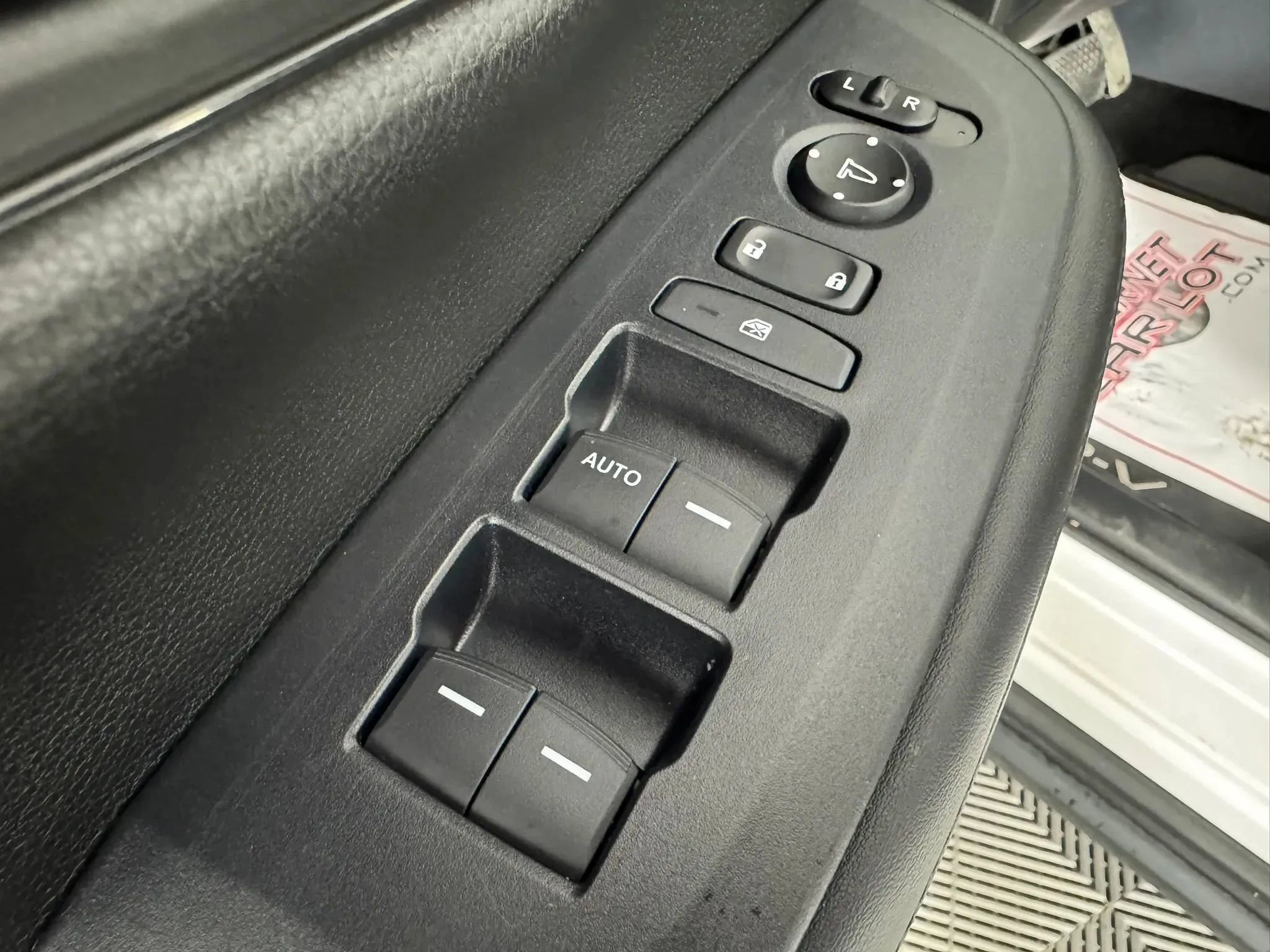 Used 2023 Honda HR-V LX image 36