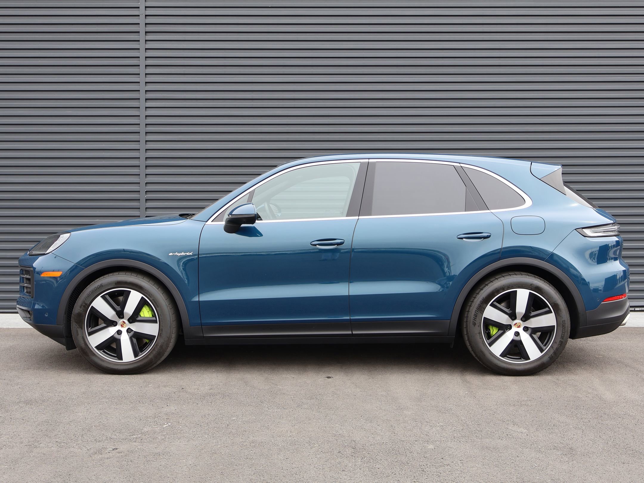 Certified 2025 Porsche Cayenne E-Hybrid image 2