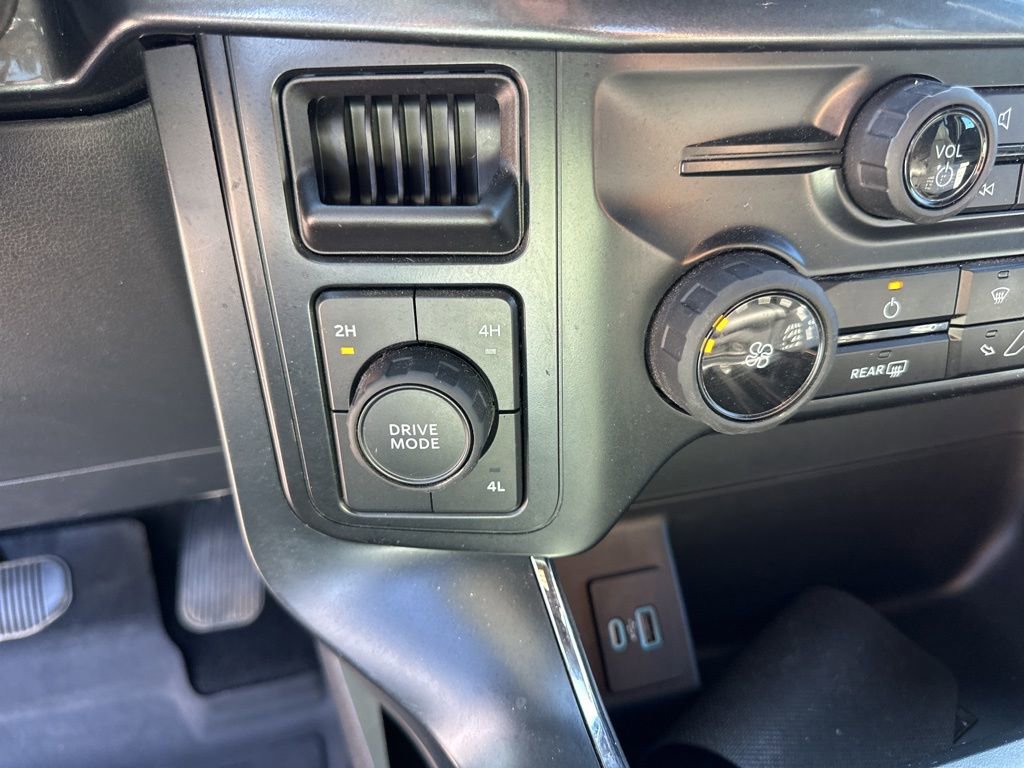 Used 2024 Ford F150 STX image 25