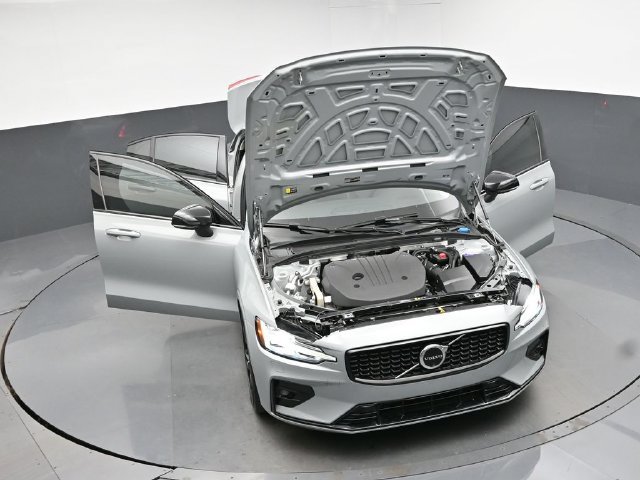 Used 2025 Volvo S60 B5 Plus FWD image 47