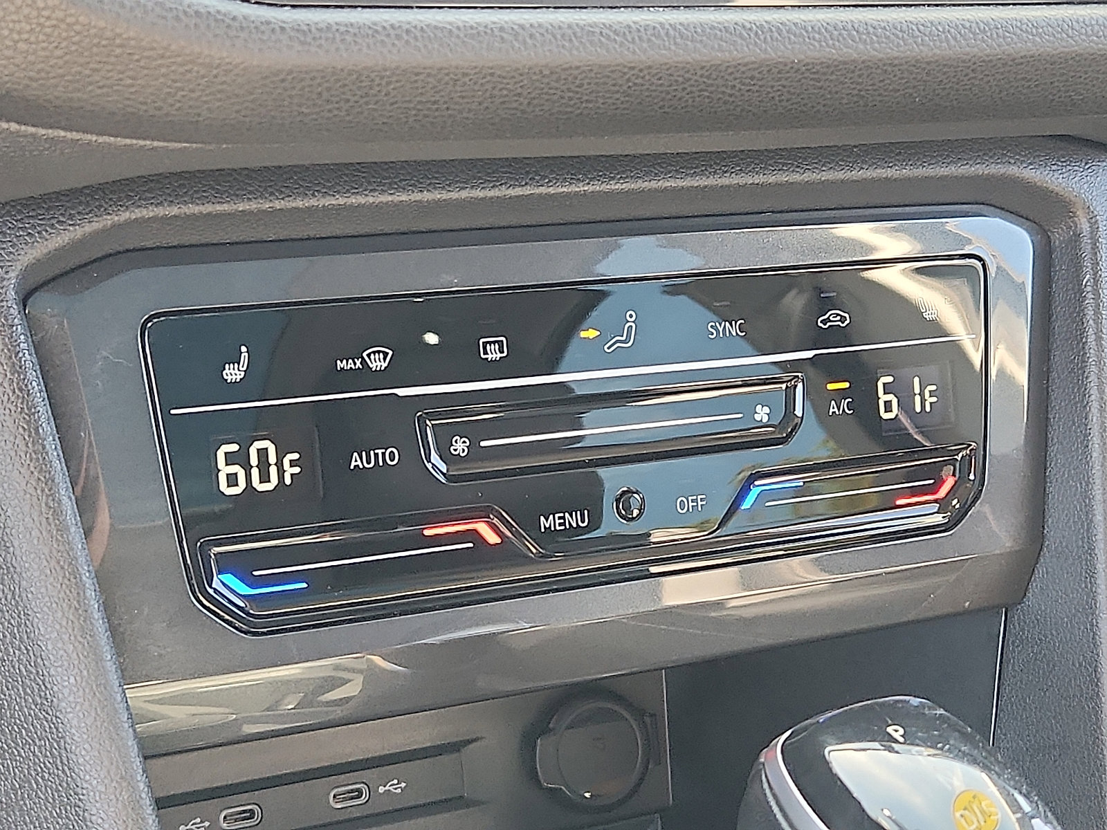 Used 2022 Volkswagen Tiguan SE image 16