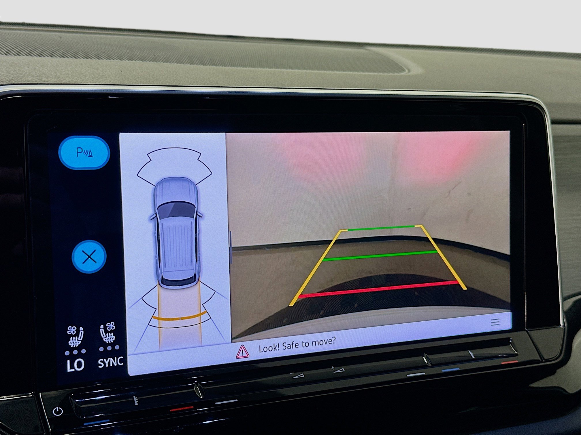 Used 2024 Volkswagen Atlas Cross Sport SE image 23