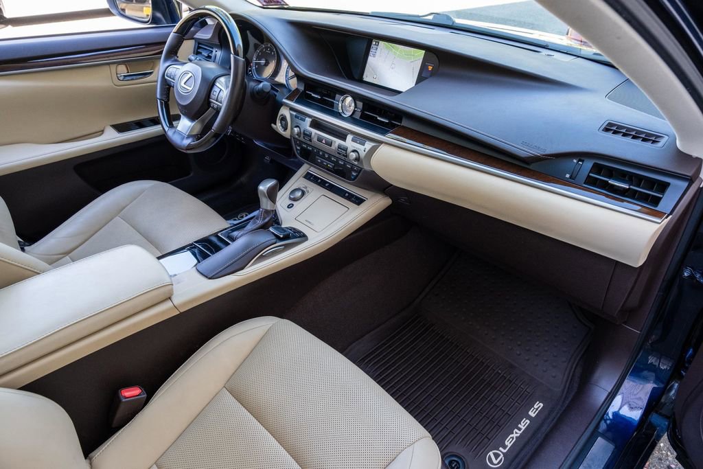 Used 2018 Lexus ES 350 w/ Navigation System Package FWD image 28