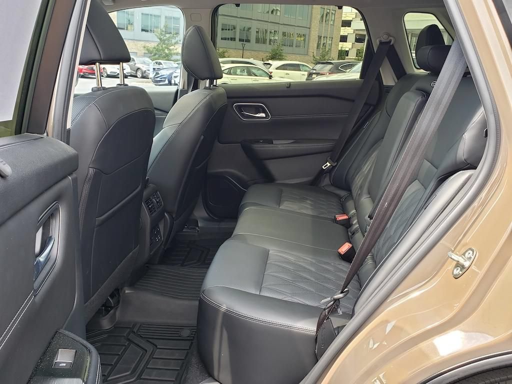 Used 2024 Nissan Rogue Platinum w/ Platinum Premium Package AWD/4WD image 33