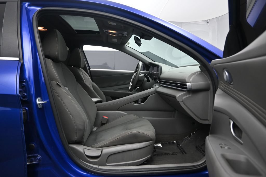 Used 2025 Hyundai Elantra SEL FWD image 27