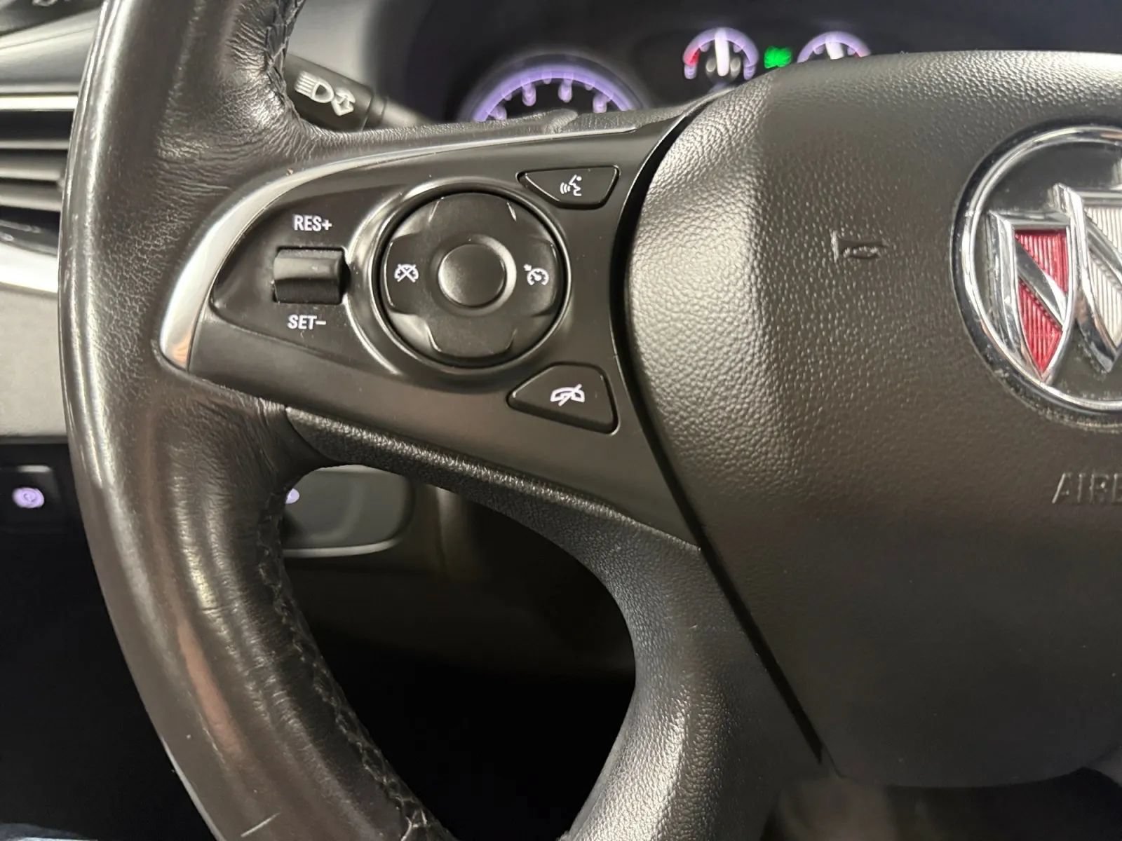 Used 2021 Buick Enclave Essence w/ Sound and Sites Package AWD/4WD image 25